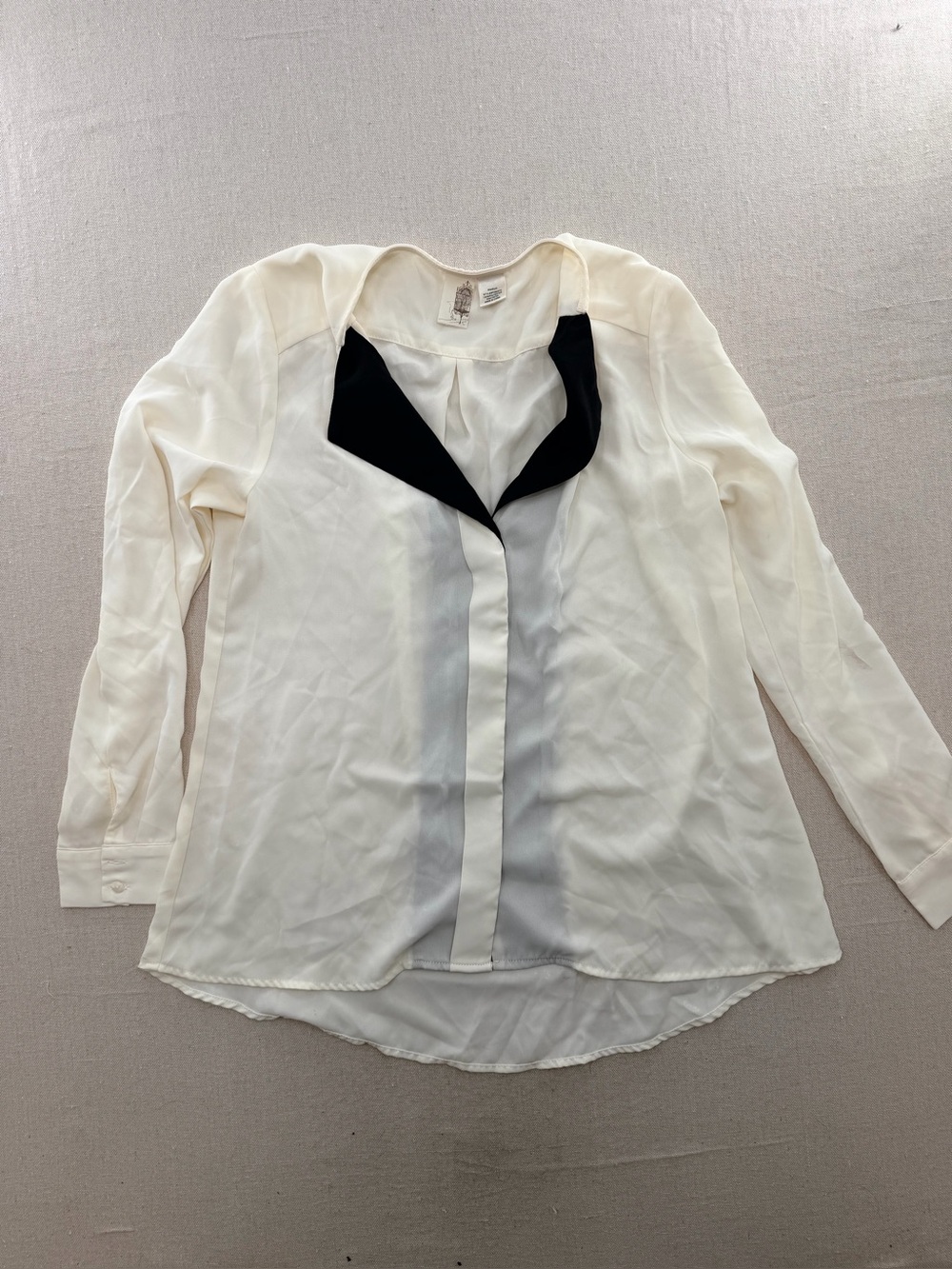 Francesca’s Ivory Long-Sleeve Blouse with Black Contrast Collar